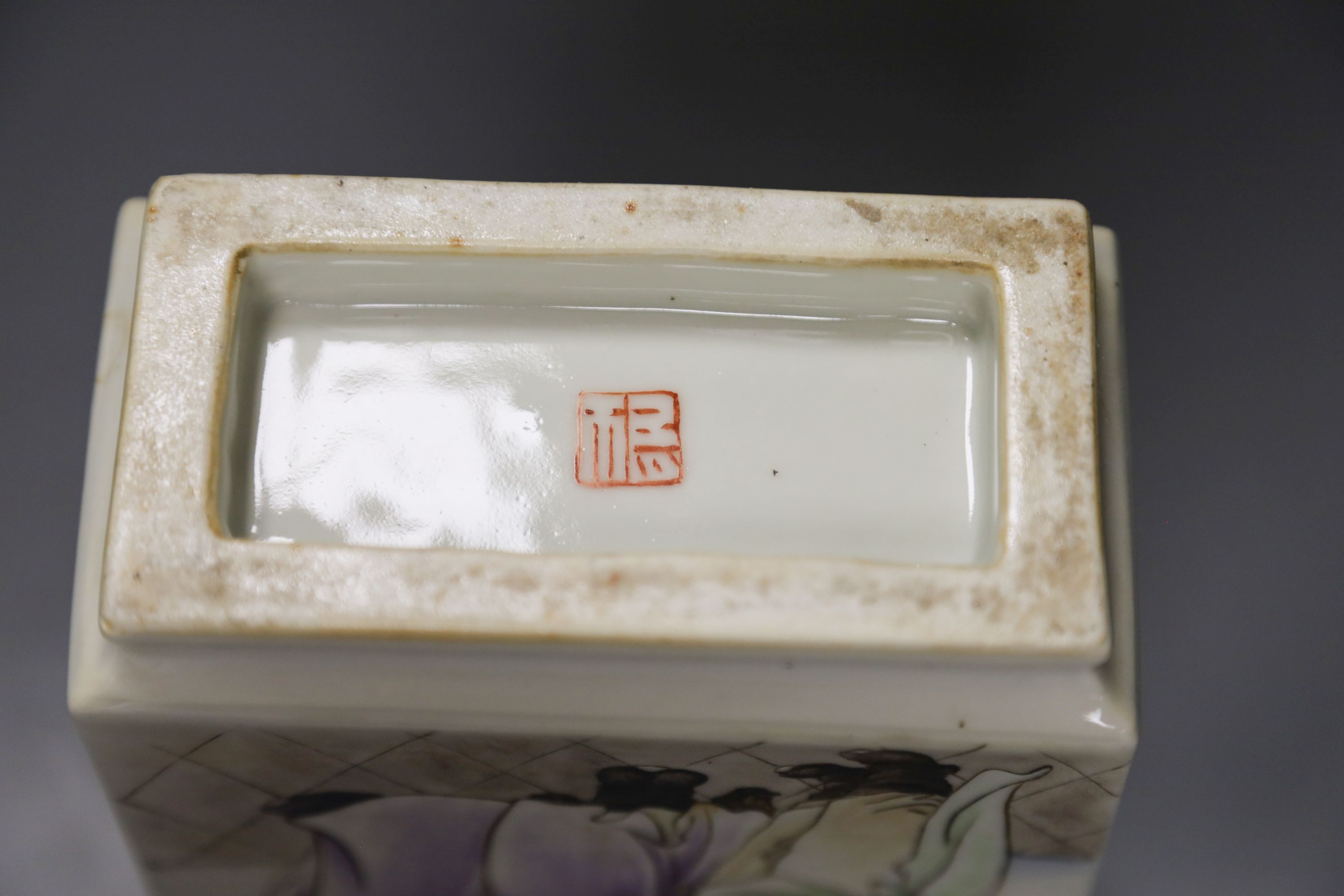 A Chinese enamelled porcelain rectangular vase, 22.5cm